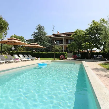 Besonderes Mit Pool, Babybett, Garten, Grill, Kinderspielplatz, Parkplatz Poreč