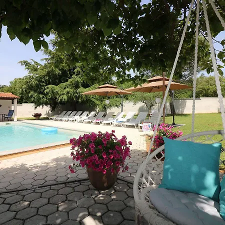 Besonderes Mit Pool, Babybett, Garten, Grill, Kinderspielplatz, Parkplatz Apartman