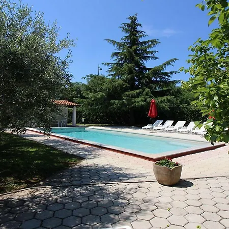 Apartman Besonderes Mit Pool, Babybett, Garten, Grill, Kinderspielplatz, Parkplatz Poreč